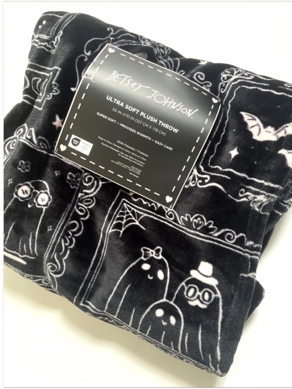 Betsey Johnson Ghost Family Portrait Plush Throw Blanket Halloween 50x70 NEW